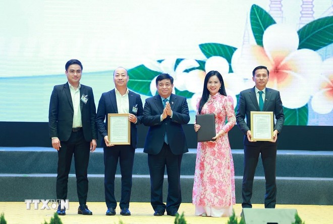 Tháo gỡ vướng mắc, thúc đẩy hợp tác kinh tế tương xứng với quan hệ Việt Nam - Lào