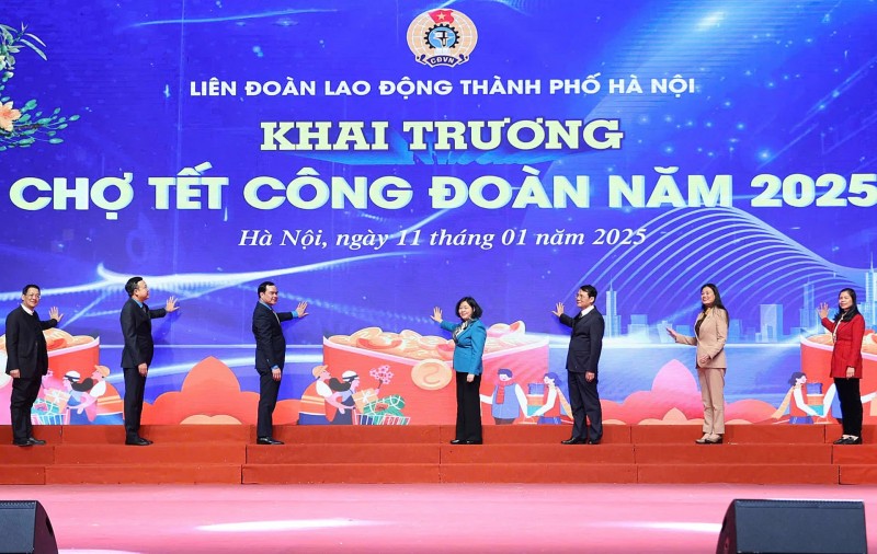 Mang Tết ấm áp đến với người lao động Thủ đô