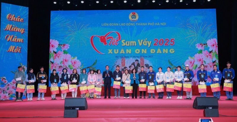 Công đoàn Việt Nam: Mang không khí Tết đến gần hơn với đoàn viên, người lao động