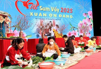 Mang Tết ấm áp đến với người lao động Thủ đô