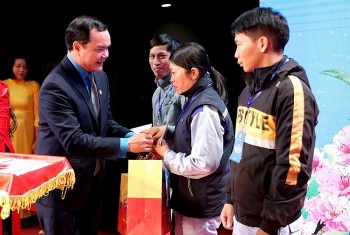 Công đoàn Việt Nam: Mang không khí Tết đến gần hơn với đoàn viên, người lao động