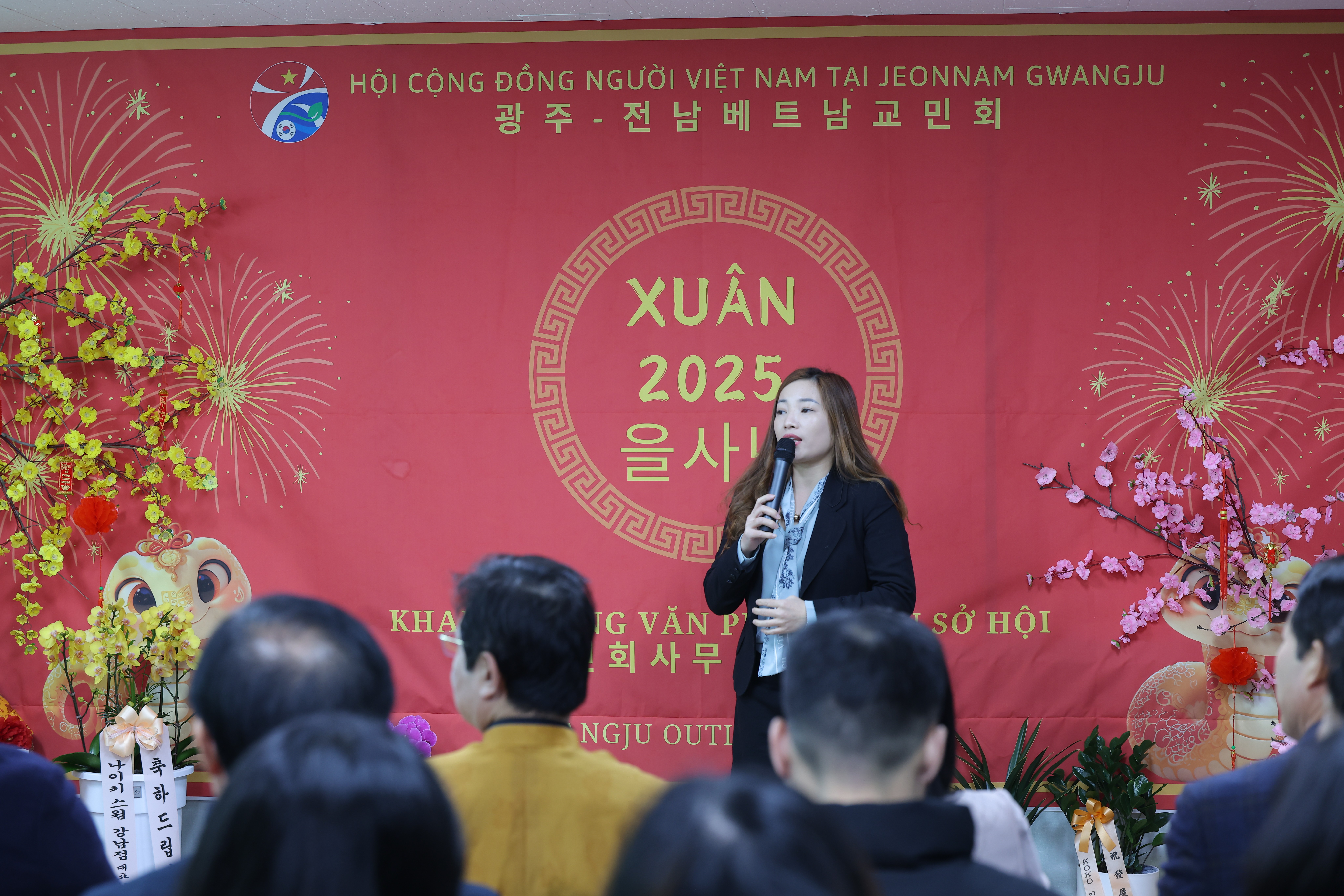 Hội người Việt Nam tại khu vực Gwangju-Jeonnam (Hàn Quốc) khai trương văn phòng mới