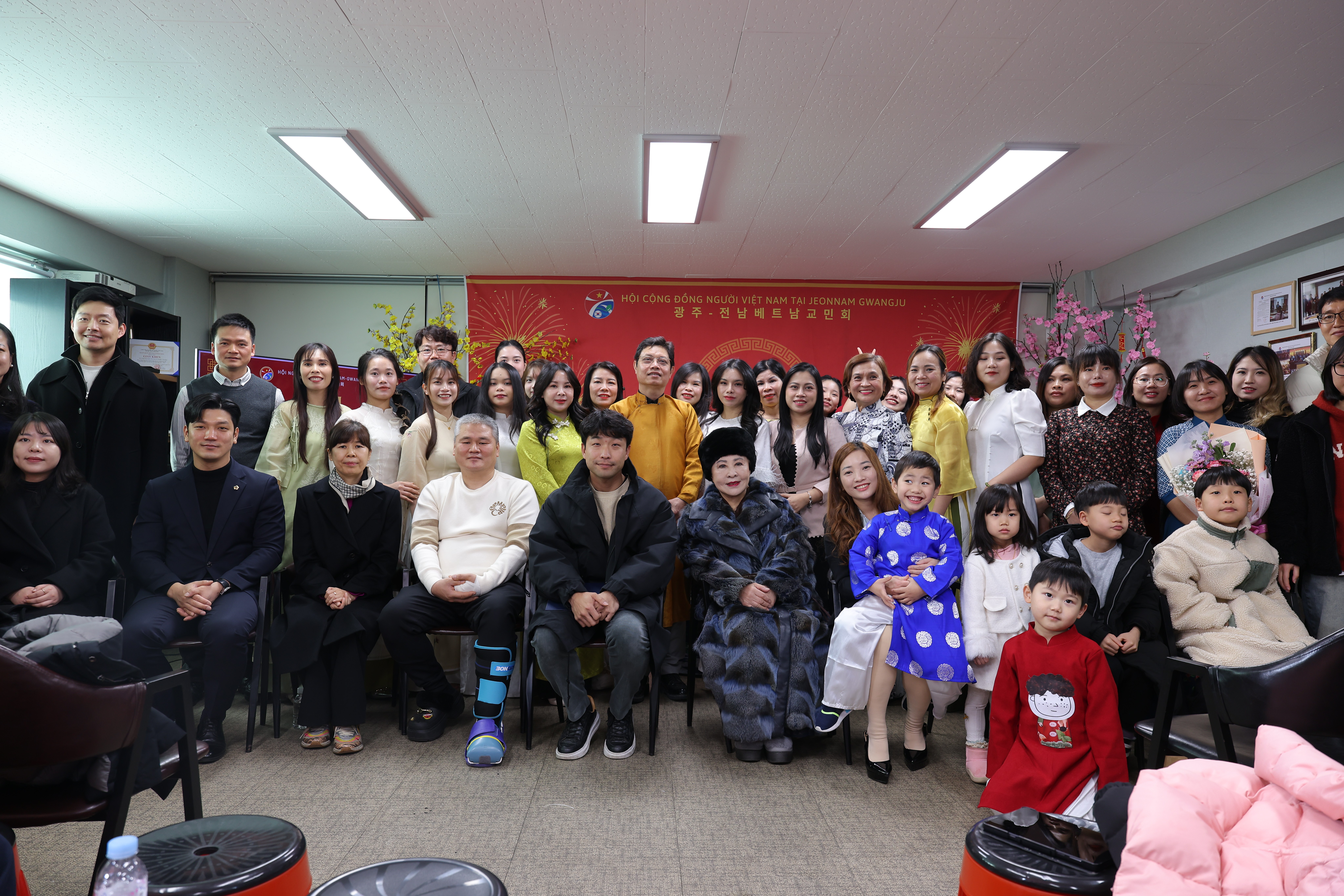 Hội người Việt Nam tại khu vực Gwangju-Jeonnam (Hàn Quốc) khai trương văn phòng mới