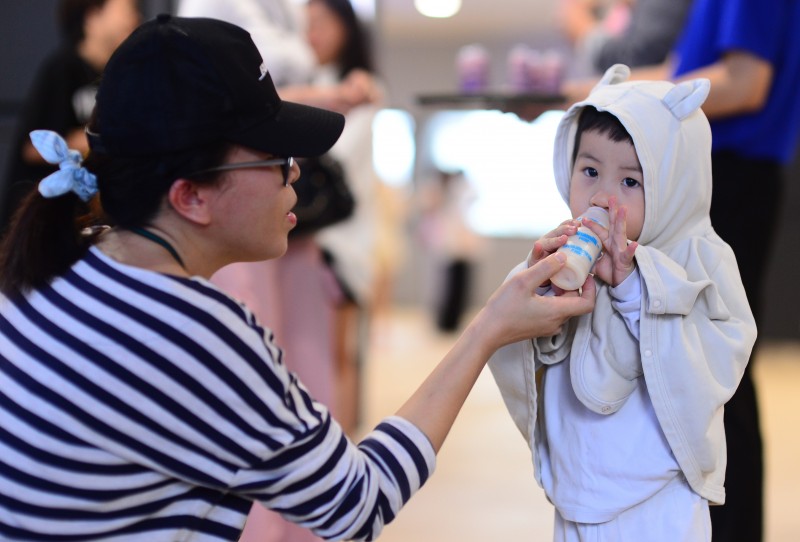 Vinamilk phục vụ miễn phí sản phẩm cho người dân check-in tại các ga metro Bến Thành – Suối Tiên Vinamilk phục vụ miễn phí sản phẩm cho người dân check-in tại các ga metro Bến Thành – Suối Tiên