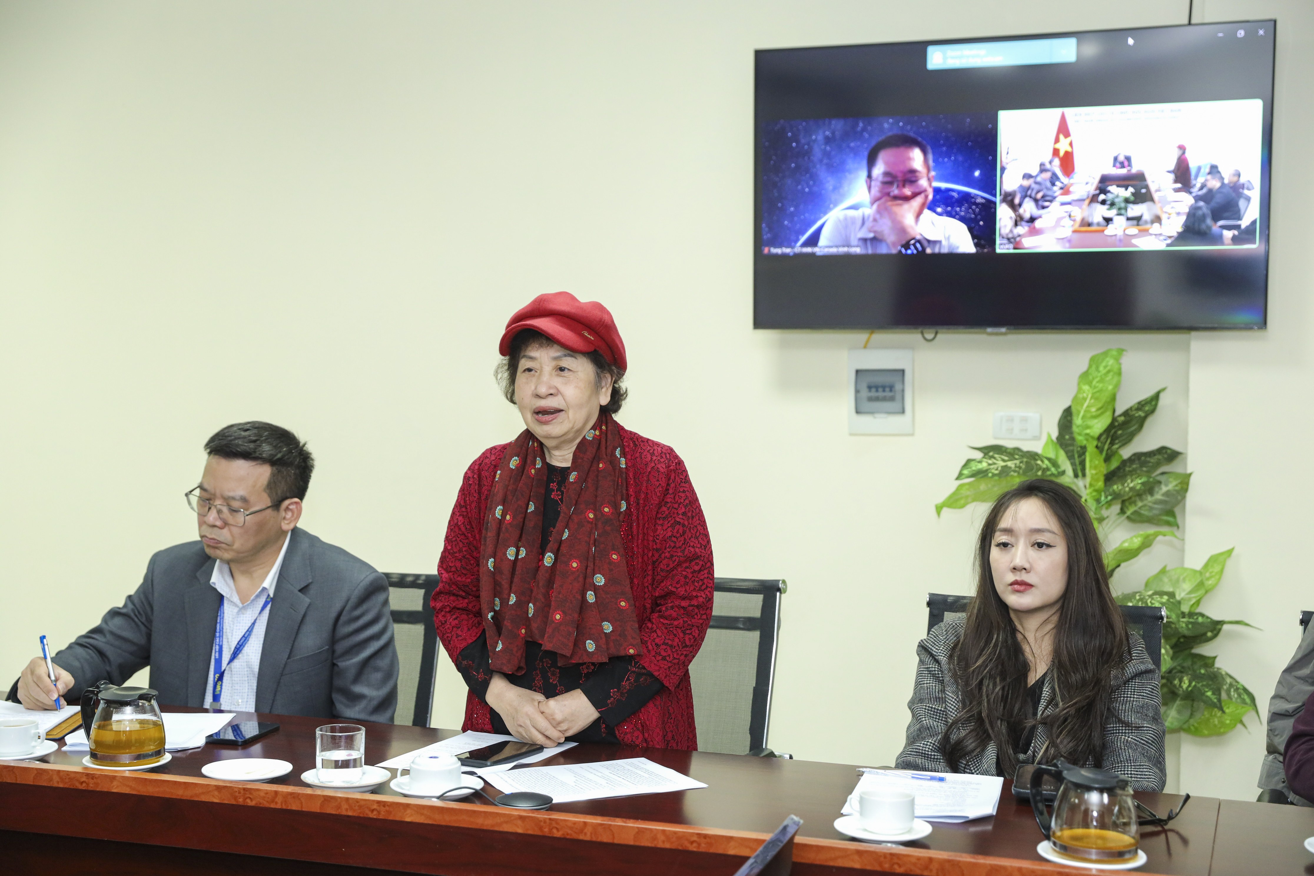 Các hội viên thảo luận, đóng góp ý kiến về một số nhiệm vụ, hoạt động cụ thể của Hội trong năm 2025. (Ảnh: Đinh Hòa) 