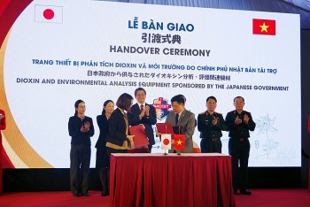 nhat ban tai tro 25 he thong trang thiet bi hien dai phan tich dioxin va moi truong