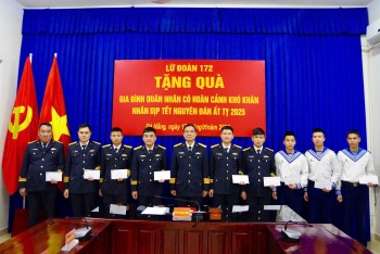 lu doan 172 trao qua tet den dong doi co hoan canh kho khan