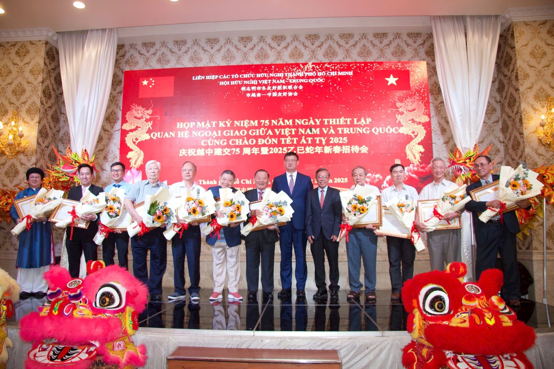 ọp mặt kỷ niệm 75 năm thiết lập quan hệ ngoại giao Việt Nam - Trung Quốc tại TP.HCM. (Ảnh: hufo.vn)