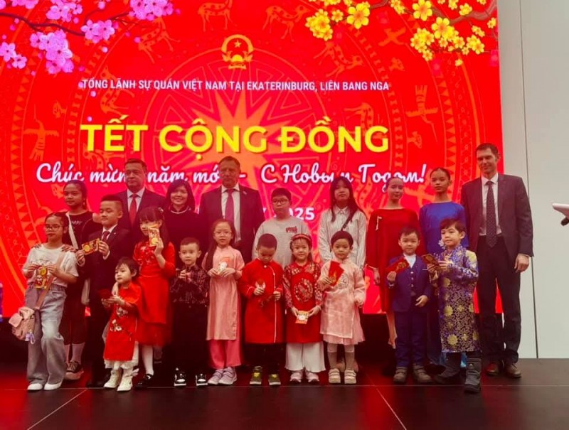 Người Việt năm châu rộn ràng đón Tết Cộng đồng