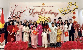 Người Việt năm châu rộn ràng đón Tết Cộng đồng