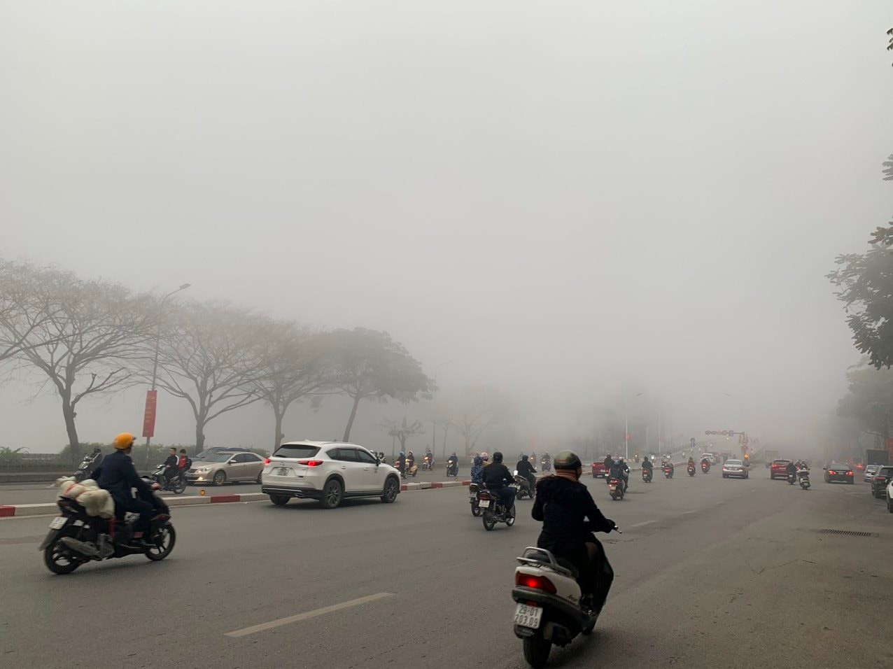 Khu vực Hà Nội: trời nhiều mây, không mưa, sáng sớm có sương mù và sương mù nhẹ, trưa chiều giảm mây trời nắng. 