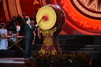 Chủ tịch nước Lương Cường đánh trống khai hội Xuân Quê hương 2025