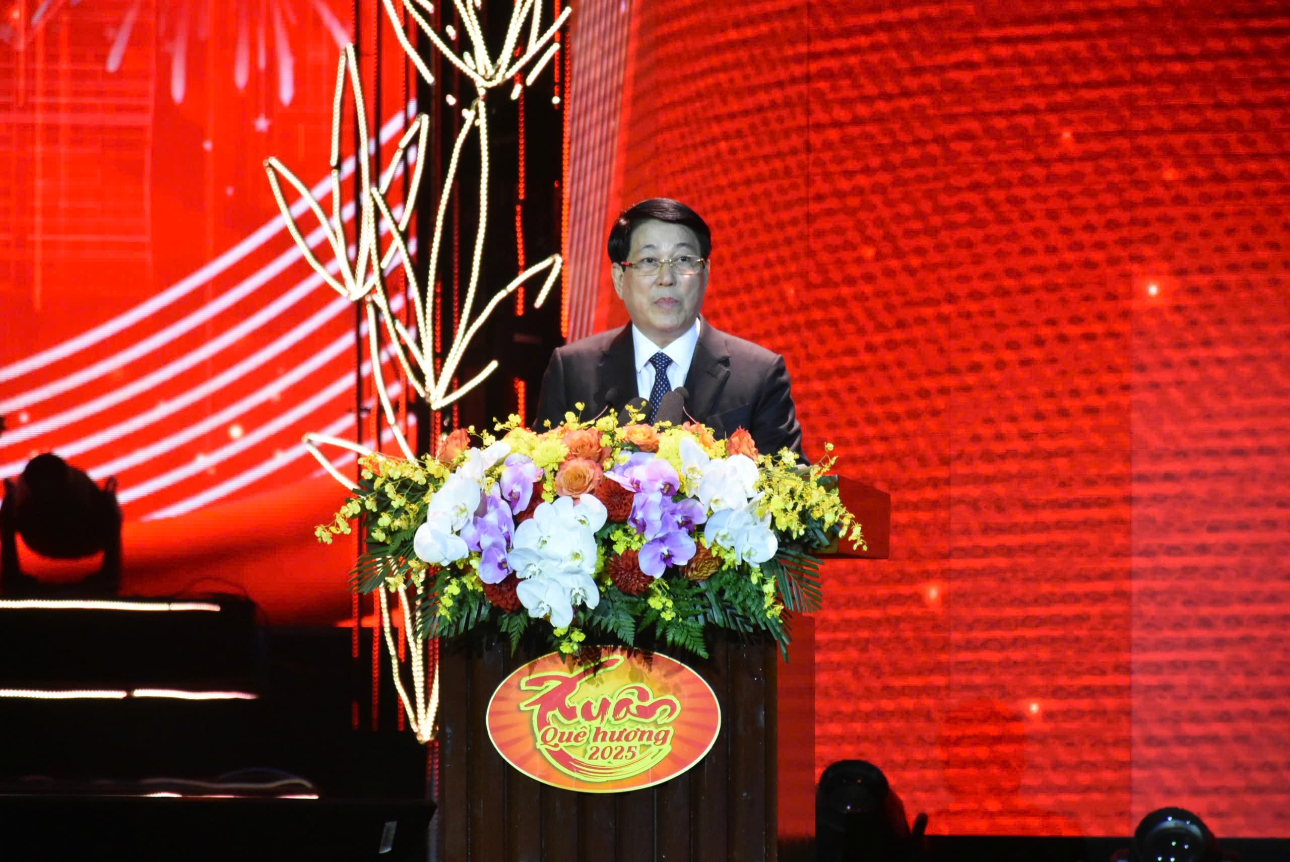 Chủ tịch nước Lương Cường đánh trống khai hội Xuân Quê hương 2025 và gửi niềm tin vào kiều bào
