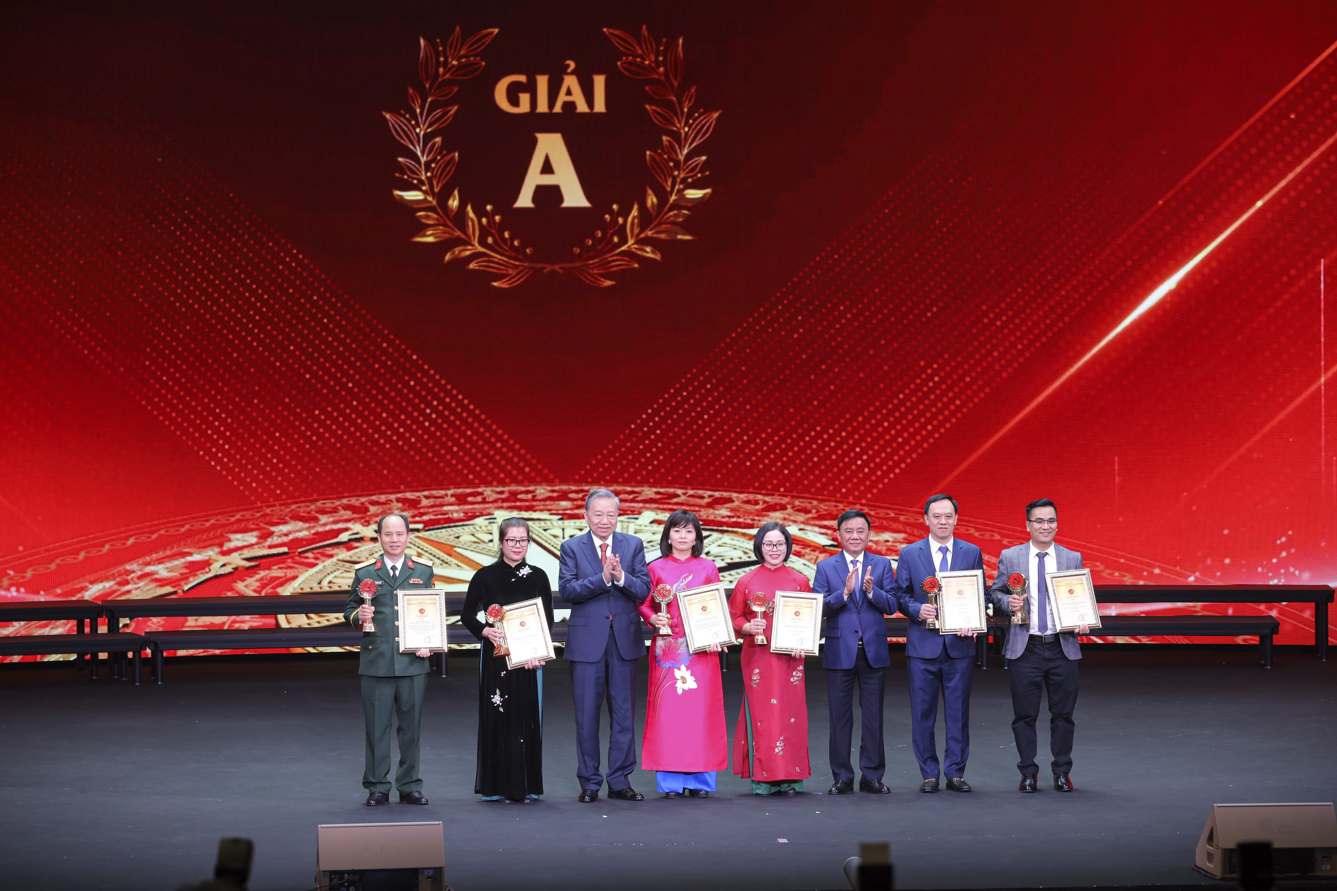 Giải báo chí toàn quốc về xây dựng Đảng lần thứ IX - năm 2024: Phản ánh sinh động, kịp thời những sự kiện, sinh hoạt chính trị của Đảng