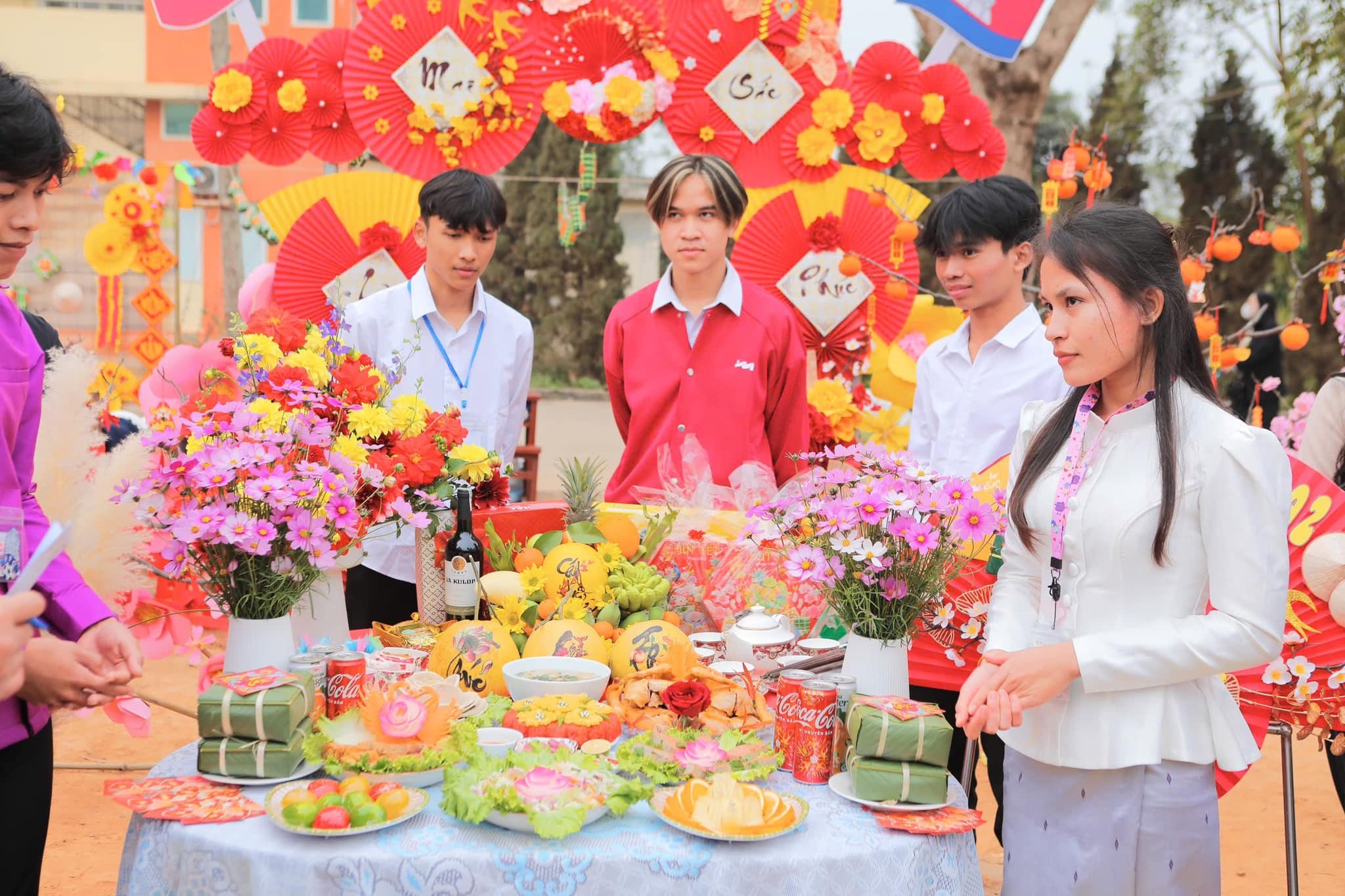 Theo đại diện Trường Hữu nghị 80, đây là dịp để lưu học sinh Lào, Campuchia cảm nhận sâu sắc hơn về ngày Tết cổ truyền của Việt Nam. (Ảnh: Đoàn Trường Hữu nghị 80) Theo đại diện Trường Hữu nghị 80, đây là dịp để lưu học sinh Lào, Campuchia cảm nhận sâu sắc hơn về ngày Tết cổ truyền của Việt Nam. (Ảnh: Đoàn Trường Hữu nghị 80)