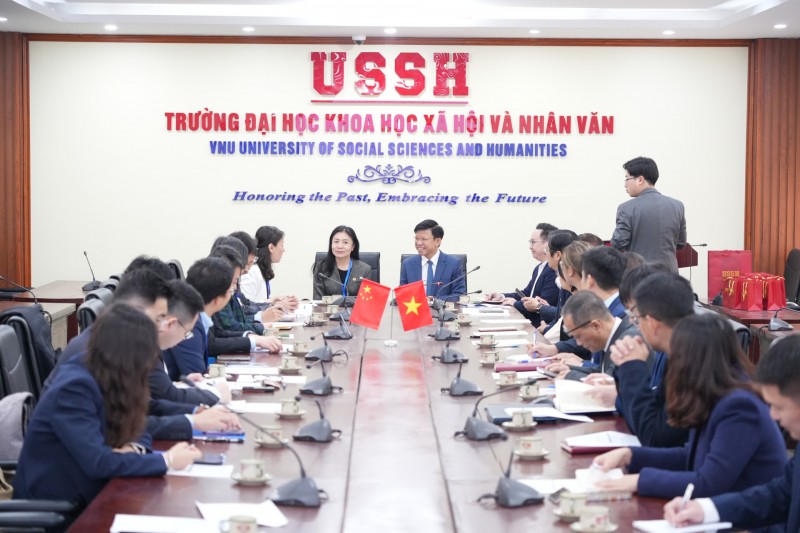 Lãnh đạo Trường Đại học Khoa học Xã hội & Nhân văn (Đại học Quốc gia Hà Nội) làm việc với Đoàn công tác Đại học Bắc Kinh. (Ảnh: ussh.vnu.edu.vn)