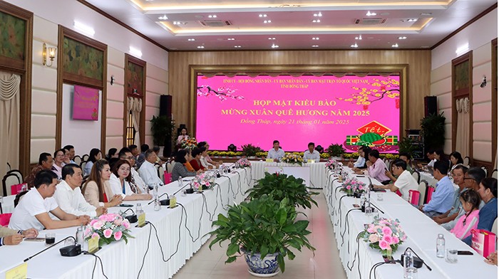Bà con kiều bào tham dự buổi họp mặt. (Ảnh: dongthap.gov.vn)