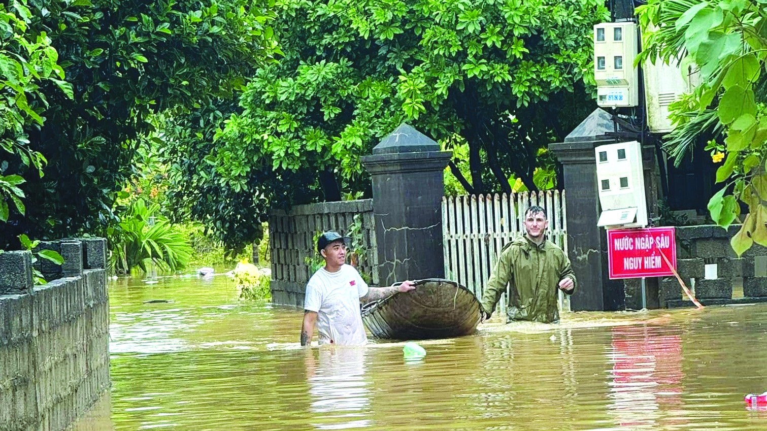 Tình bạn năm châu trong lũ dữ