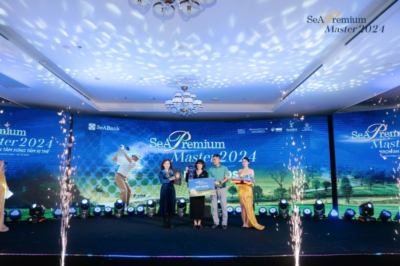 Không chỉ mang tới những trải nghiệm độc bản, SeABank còn dành tặng nhiều quà tặng và giải thưởng ý nghĩa và giá trị lên tới 1,5 tỷ đồng cho các golfer 