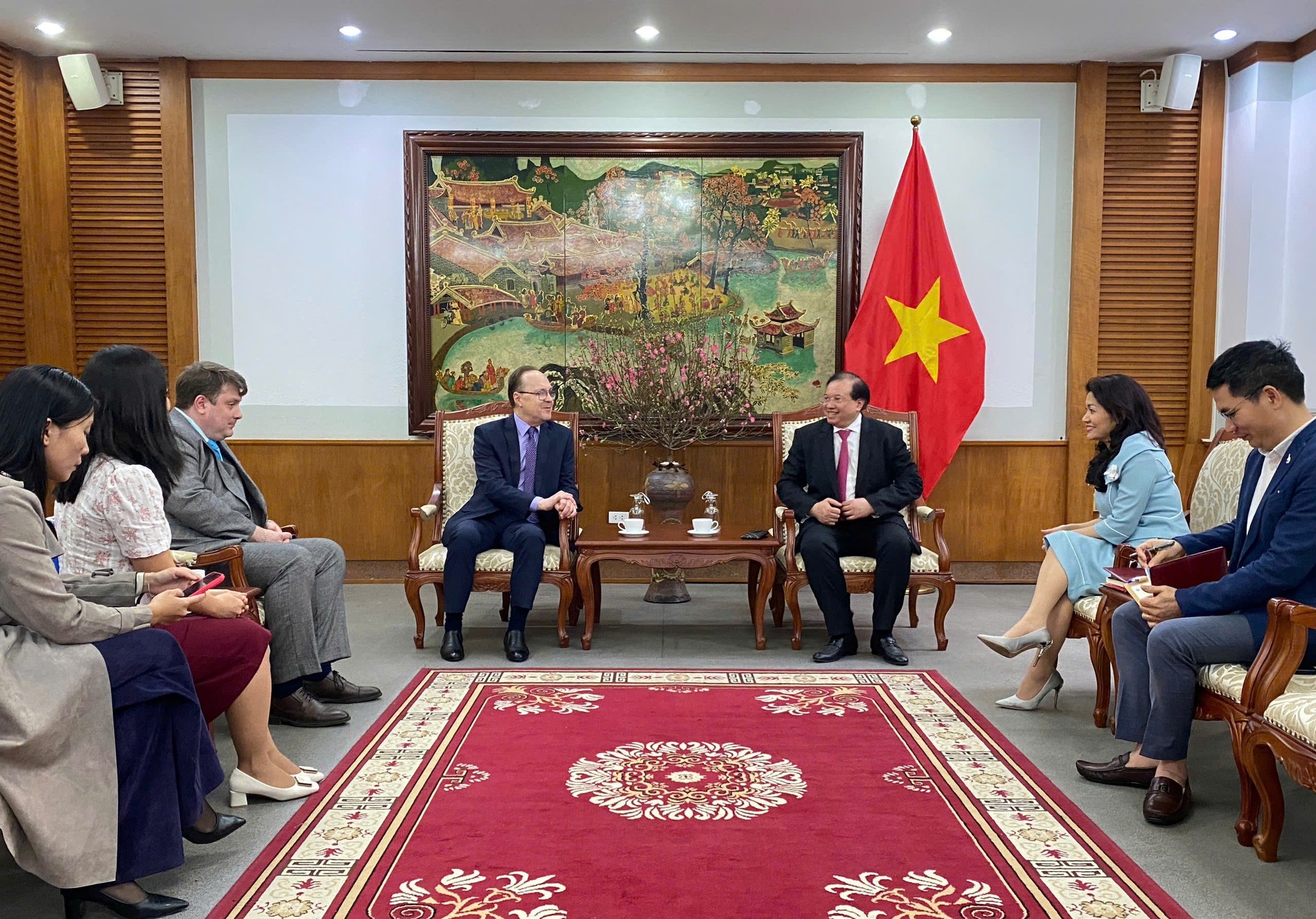 Thứ trưởng Bộ Văn hóa, Thể thao và Du lịch Tạ Quang Đông có buổi làm việc với Đại sứ đặc mệnh toàn quyền Liên bang Nga tại Việt Nam Gennady Bezdetko