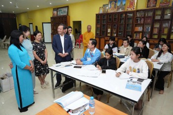 Đại sứ quán Việt Nam tại Lào tri ân kiều bào