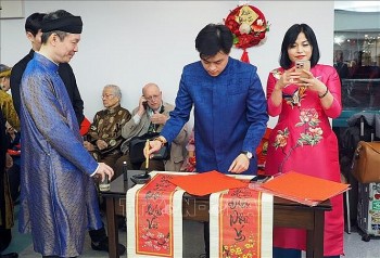 khong khi tet sum vay giua tiet troi gia lanh cua new york