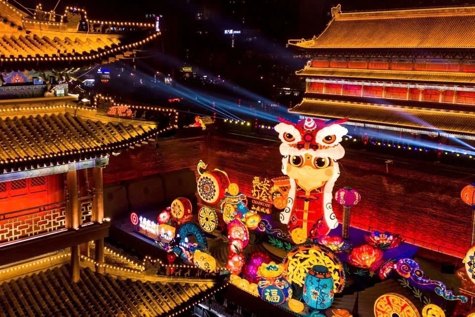 Lễ hội đèn lồng chào đón Tết Nguyên Đán tại tỉnh Thiểm Tây, Trung Quốc. (Ảnh: Tân Hoa xã) Lễ hội đèn lồng chào đón Tết Nguyên Đán tại tỉnh Thiểm Tây, Trung Quốc. (Ảnh: Tân Hoa xã)