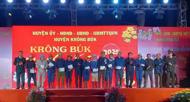 Chào Xuân Ất Tỵ 2025