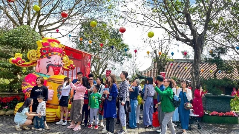 Người dân trên mọi miền đất nước vui Tết, du Xuân