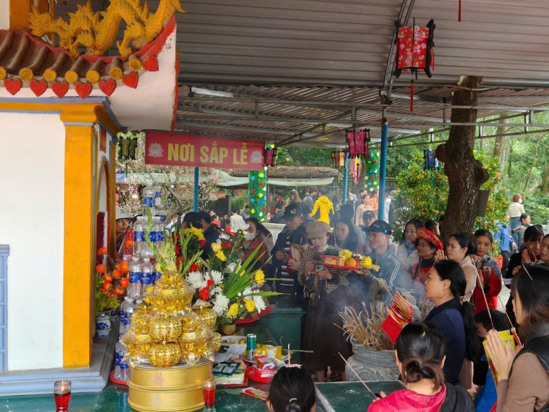 Hàng vạn người dân và du khách trẩy hội Na Sơn Động Phủ (Thanh Hóa)