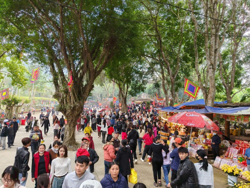 Hàng vạn người dân và du khách trẩy hội Na Sơn Động Phủ (Thanh Hóa)
