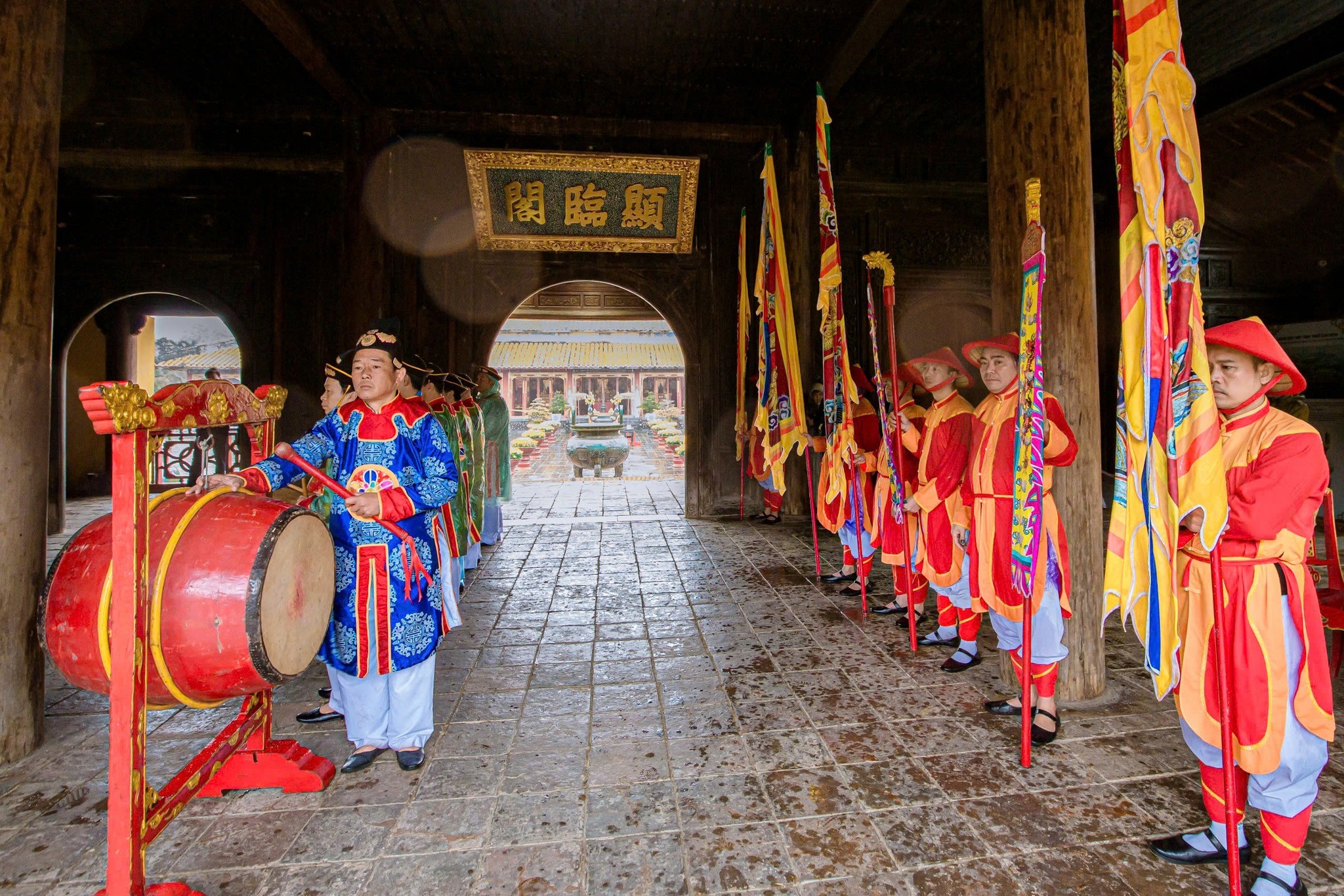Lễ Hạ Nêu là một phong tục quan trọng của triều đình nhà Nguyễn, mang ý nghĩa khép lại những ngày xuân sum vầy và chính thức bước vào thời gian lao động, học tập của năm mới. Lễ Hạ Nêu là một phong tục quan trọng của triều đình nhà Nguyễn, mang ý nghĩa khép lại những ngày xuân sum vầy và chính thức bước vào thời gian lao động, học tập của năm mới.