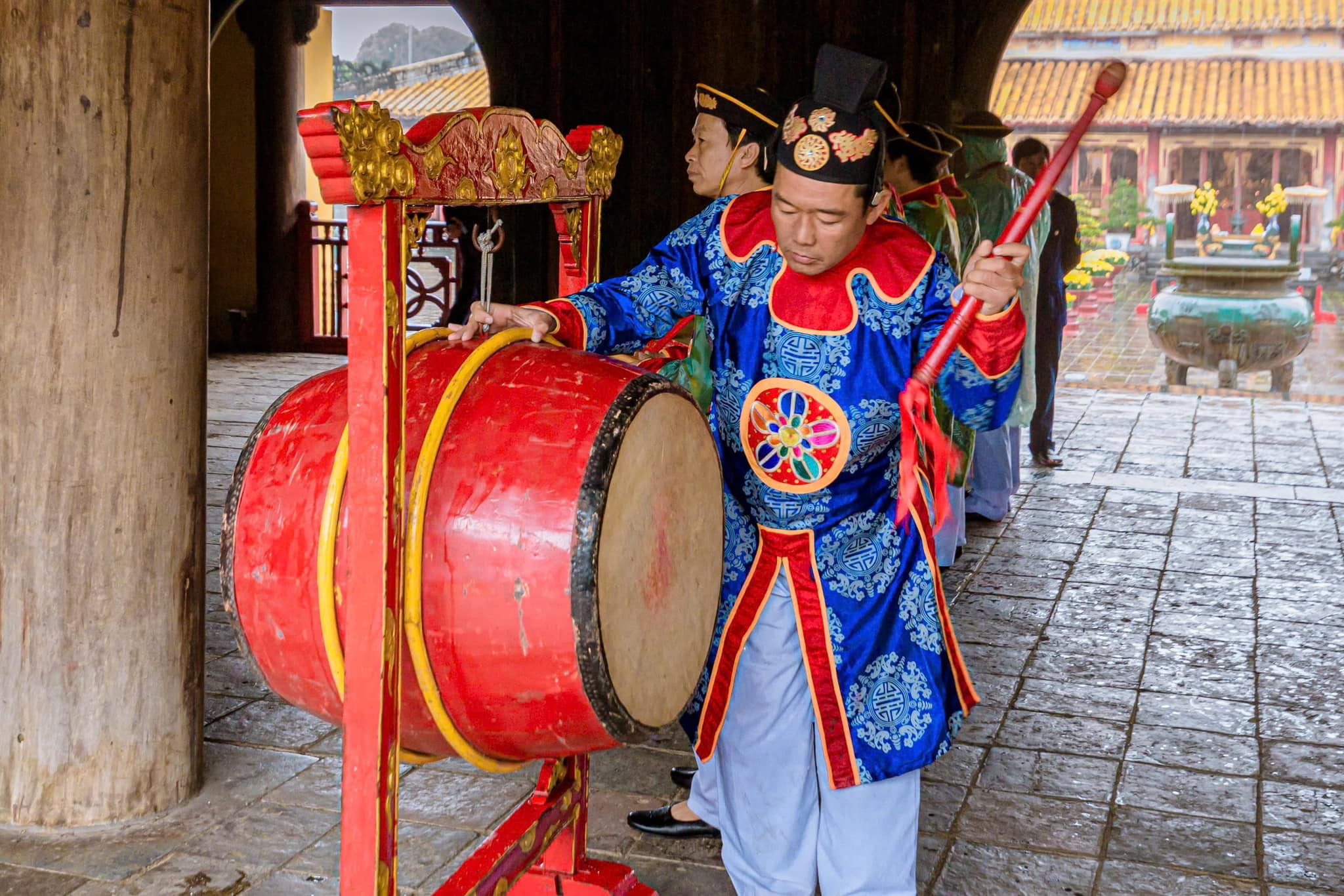 Nghệ sĩ nhà hát cung đình Huế tái hiện các nghi thức xưa. (Ảnh: Trung tâm Bảo tồn di tích cố đô Huế) Nghệ sĩ nhà hát cung đình Huế tái hiện các nghi thức xưa. (Ảnh: Trung tâm Bảo tồn di tích cố đô Huế)