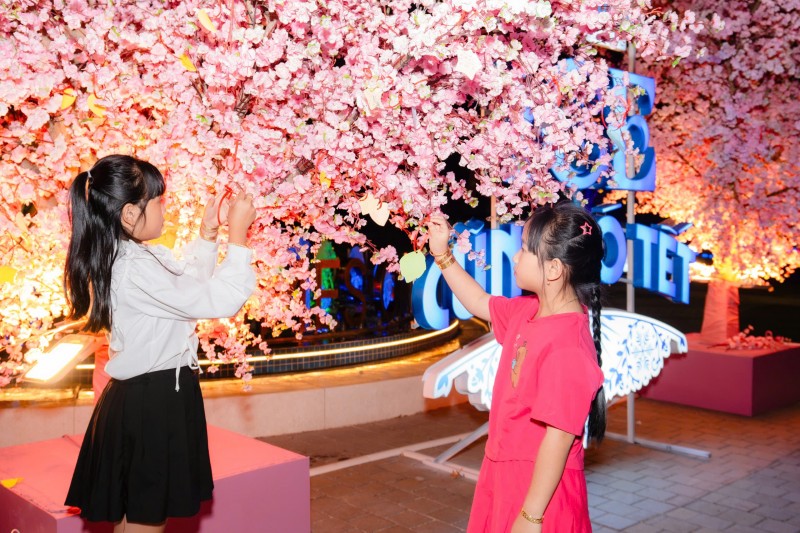 Tết Việt giữa lòng đảo ngọc trong mắt du khách muôn phương Tết Việt giữa lòng đảo ngọc trong mắt du khách muôn phương