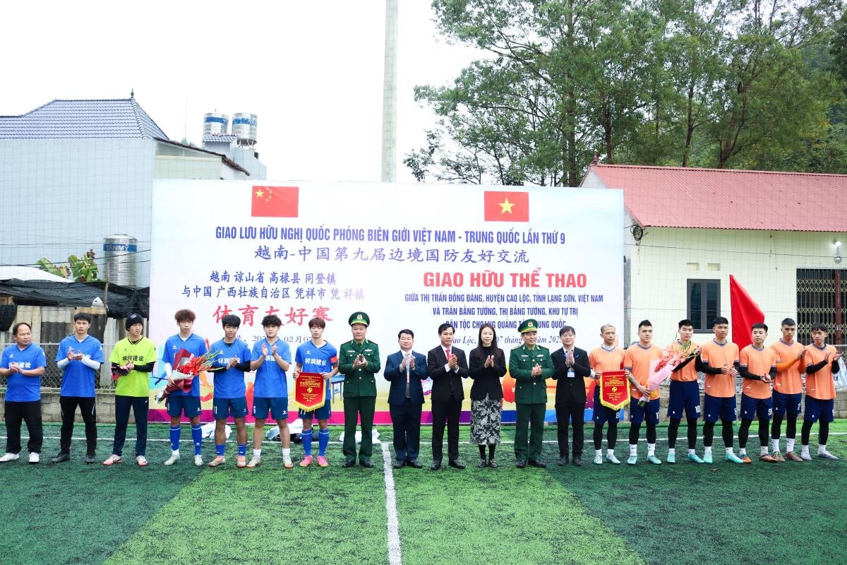 Thắm tình hữu nghị trên biên giới Việt Nam - Trung Quốc