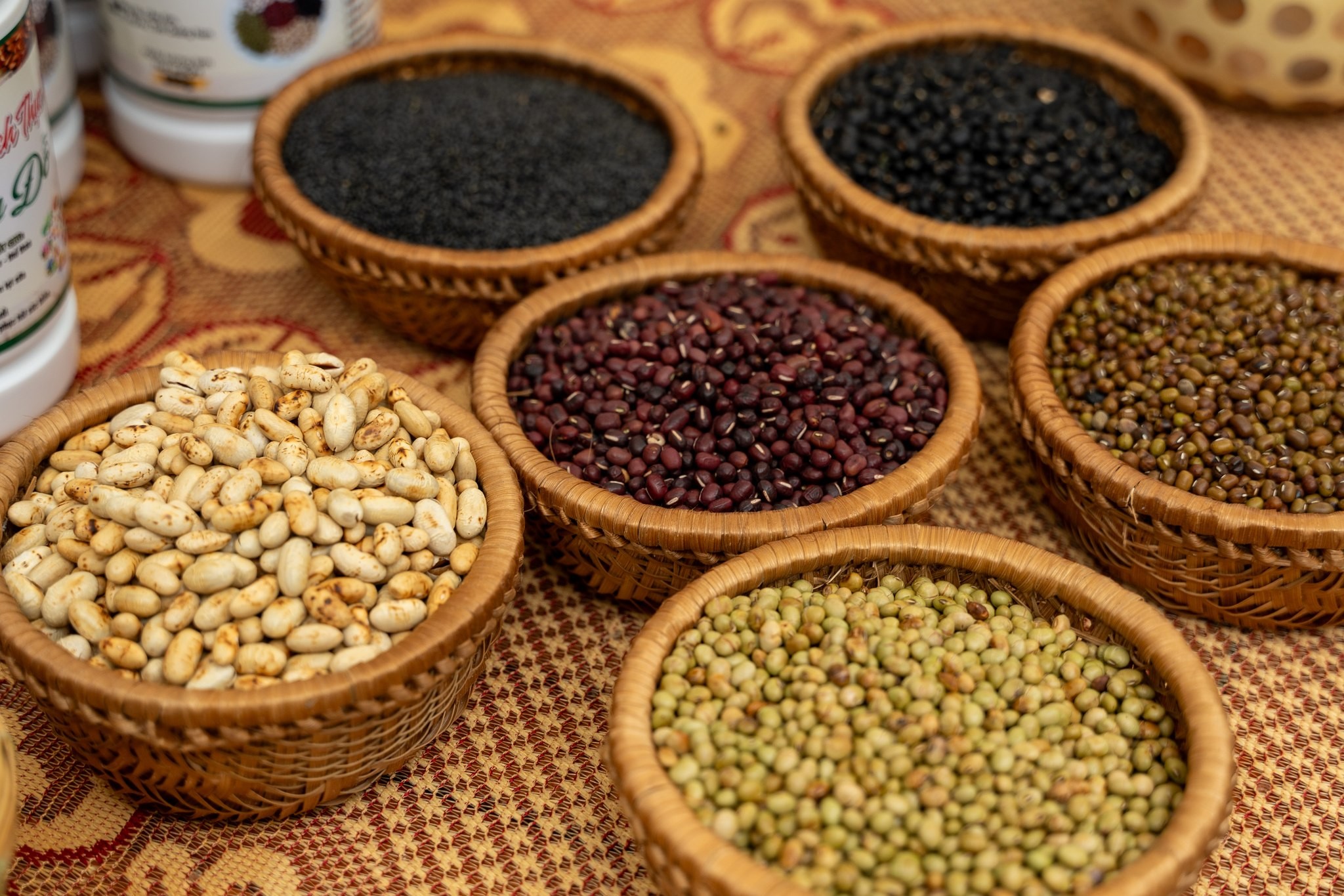 năm nay hoạt động tái hiện Chợ quê Kim Bồng lần đầu tiên được giới thiệu đến công chúng. Theo Ban tổ chức, thời gian tới đây sẽ là hoạt động định kỳ hàng tháng, hứa hẹn mang đến sản phẩm du lịch mới, thu hút du khách đồng thời quảng bá sản phẩm nông nghiệp sạch Cẩm Kim đến với thị trường Hội An và các vùng lân cận. Phiên chợ quê Kim Bồng chỉ dùng những bao bì, vật dụng thân thiện với môi trường, tạo nên không gian chợ xưa, mang đến trải nghiệm tham quan và khám phá làng quê Kim Bồng theo hướng phát triển xanh và bền vững. năm nay hoạt động tái hiện Chợ quê Kim Bồng lần đầu tiên được giới thiệu đến công chúng. Theo Ban tổ chức, thời gian tới đây sẽ là hoạt động định kỳ hàng tháng, hứa hẹn mang đến sản phẩm du lịch mới, thu hút du khách đồng thời quảng bá sản phẩm nông nghiệp sạch Cẩm Kim đến với thị trường Hội An và các vùng lân cận. Phiên chợ quê Kim Bồng chỉ dùng những bao bì, vật dụng thân thiện với môi trường, tạo nên không gian chợ xưa, mang đến trải nghiệm tham quan và khám phá làng quê Kim Bồng theo hướng phát triển xanh và bền vững.