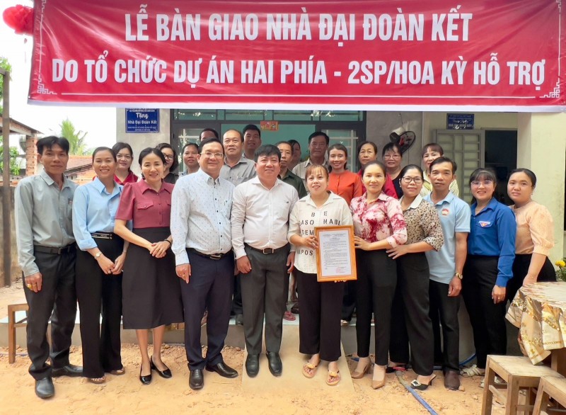 Dự án Hai phía - 2SP/Hoa Kỳ trao tặng nhà Đại Đoàn kết ở Bình Dương