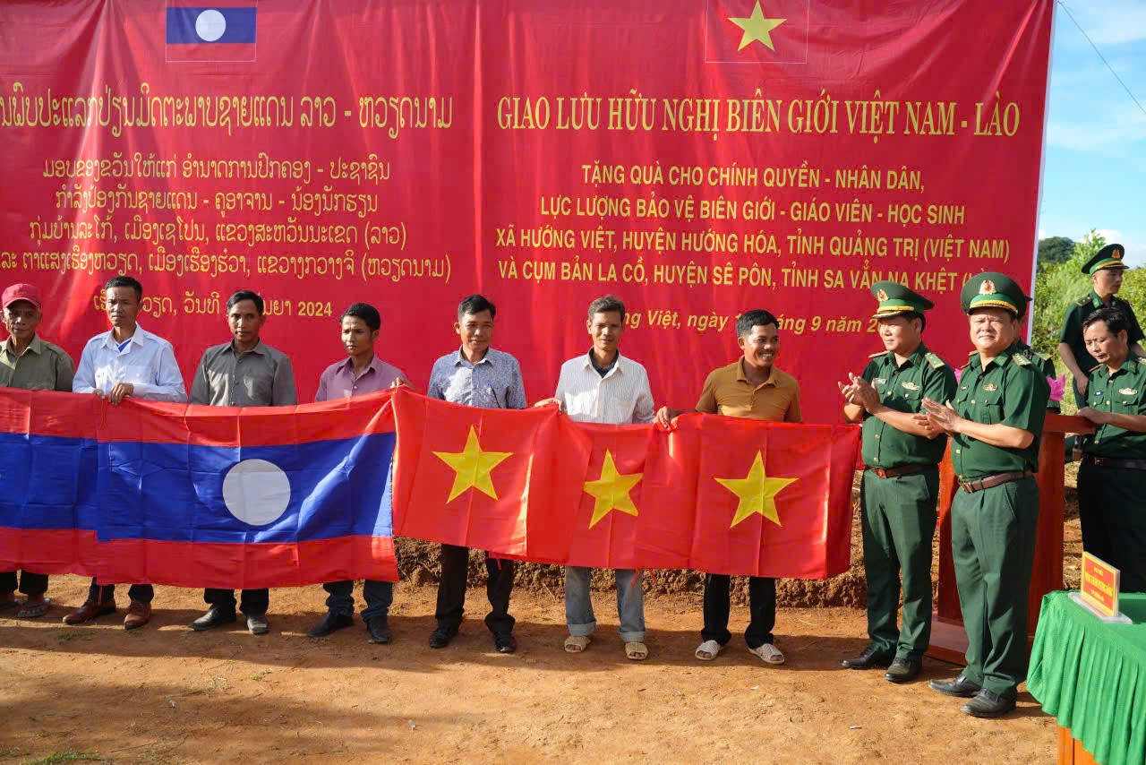 Điểm tựa nơi biên giới Việt - Lào