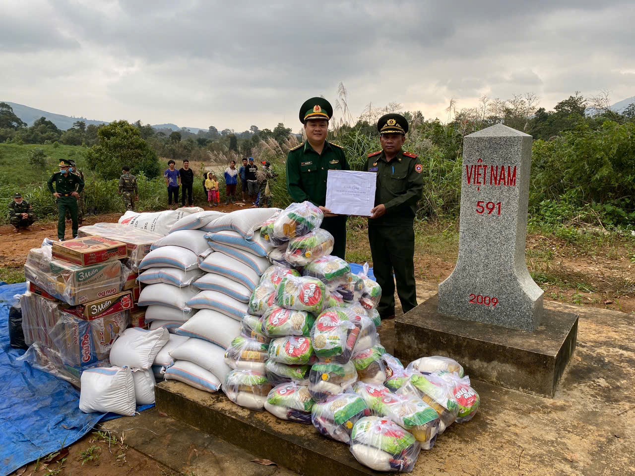 Điểm tựa nơi biên giới Việt - Lào