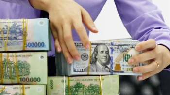 Tỷ giá và lãi suất giảm mạnh trên liên ngân hàng