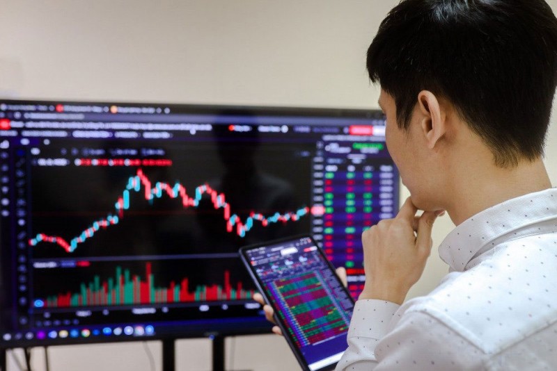 Cổ phiếu Ngân hàng, Thép, Khoáng sản và sự luân chuyển của dòng tiền