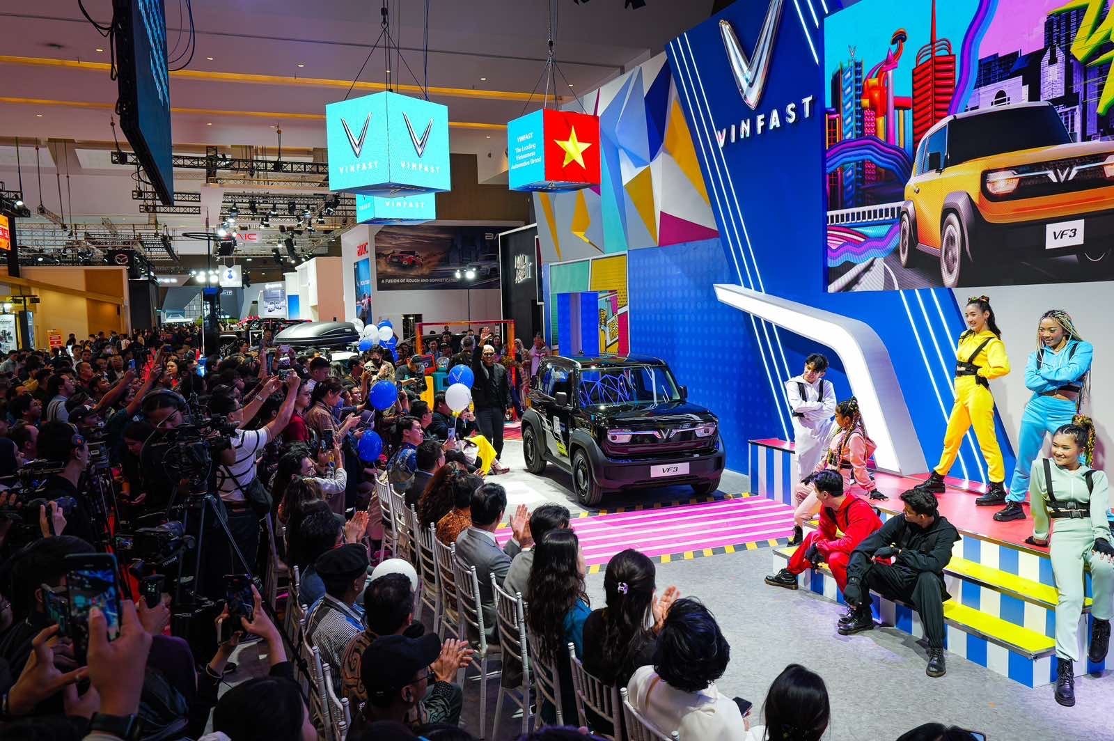 Vinfast công bố mở bán Mini-Suv VF 3 và chính sách miễn phí sạc ô tô điện tại Indonesia