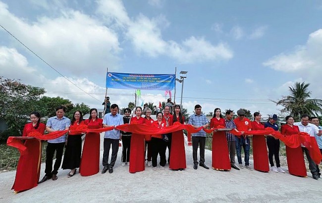 Khánh thành phòng học và điểm cầu tại Kiên Giang