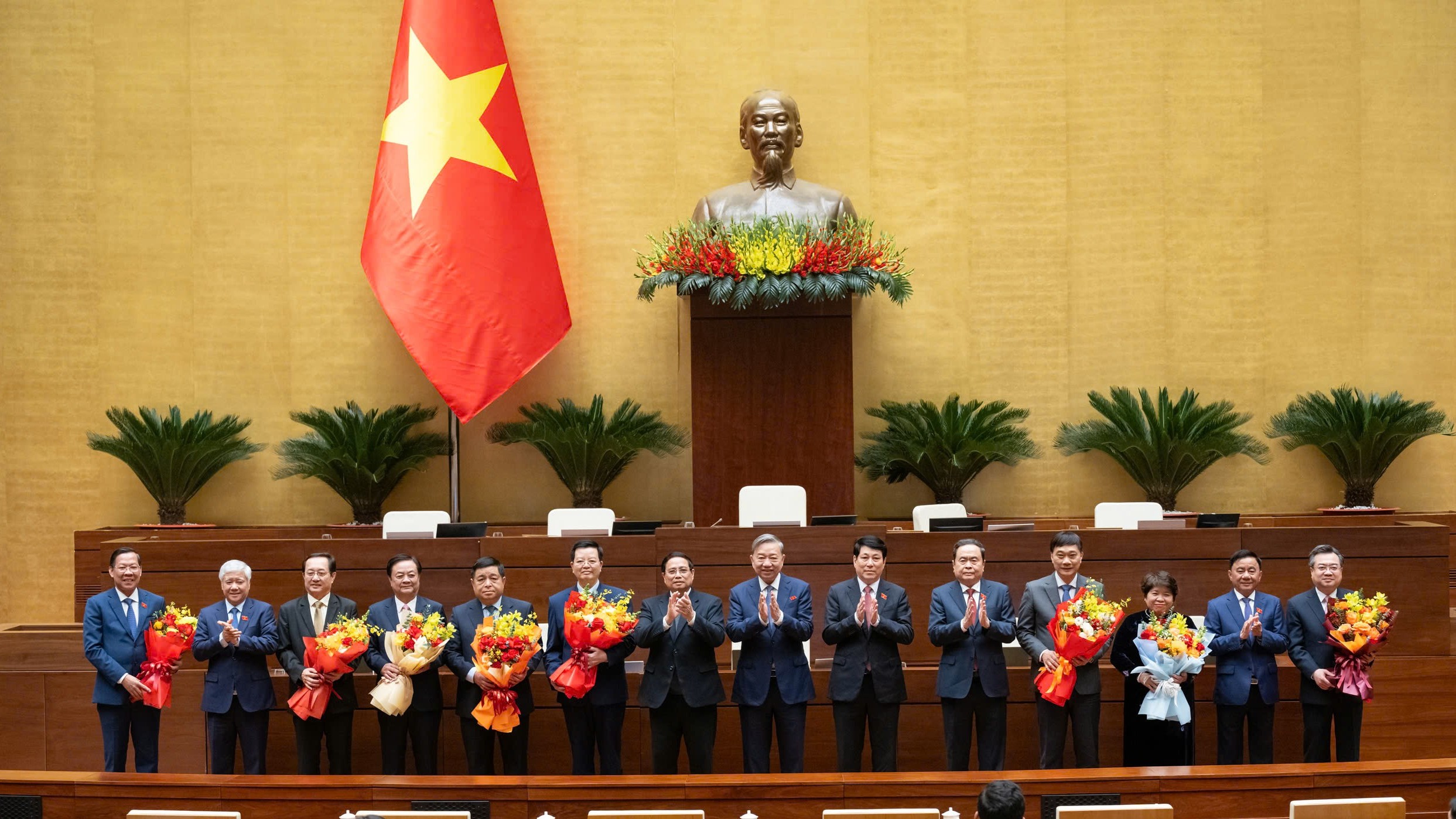 Ông Lê Minh Hoan và ông Vũ Hồng Thanh giữ chức Phó Chủ tịch Quốc hội khóa XV