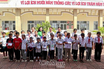 50 học sinh, sinh viên Cà Mau nhận học bổng The Corea Peace3000