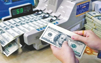 Giá vàng SJC tiếp tục tăng, USD ngân hàng giảm mạnh