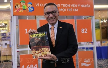 Doseba Tua Sinay cùng tấm lòng yêu thương dành cho trẻ em Việt Nam