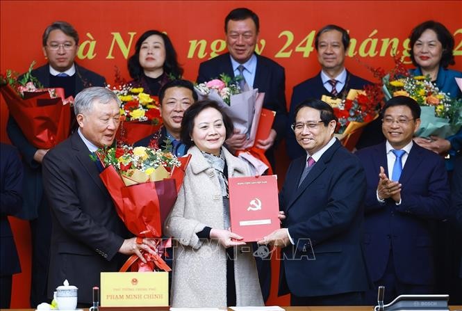 Thủ tướng Phạm Minh Chính trao quyết định thành lập 15 đảng bộ thuộc Đảng ủy Chính phủ