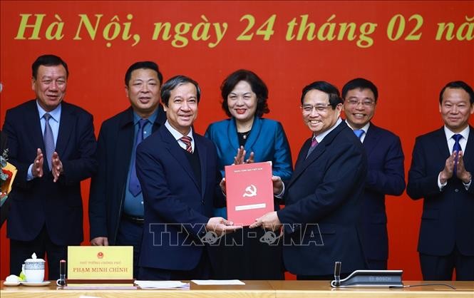 Thủ tướng Phạm Minh Chính trao quyết định thành lập 15 đảng bộ thuộc Đảng ủy Chính phủ