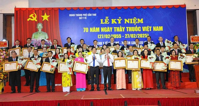 Lần đầu tiên TP Cần Thơ trao giải thưởng “Thành tựu y khoa”